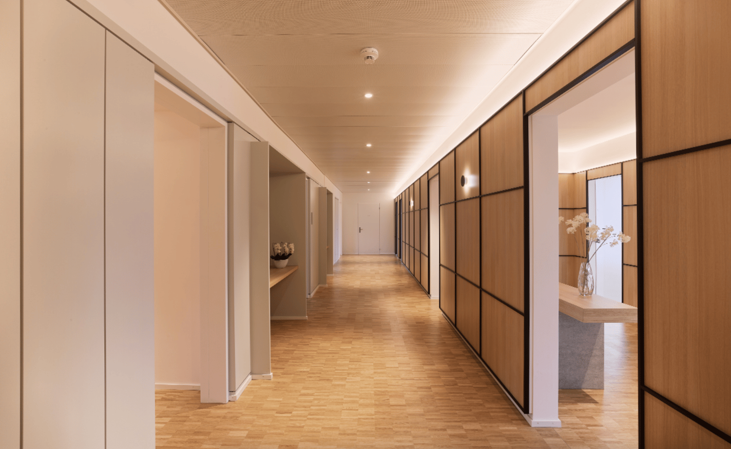 474m² office