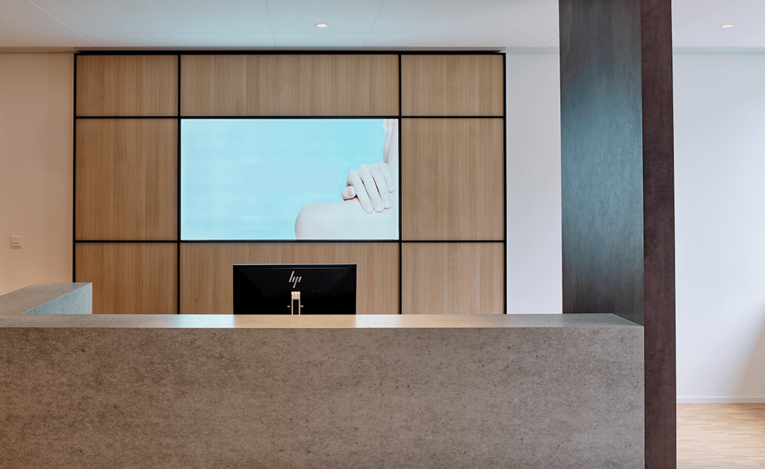 474m² office