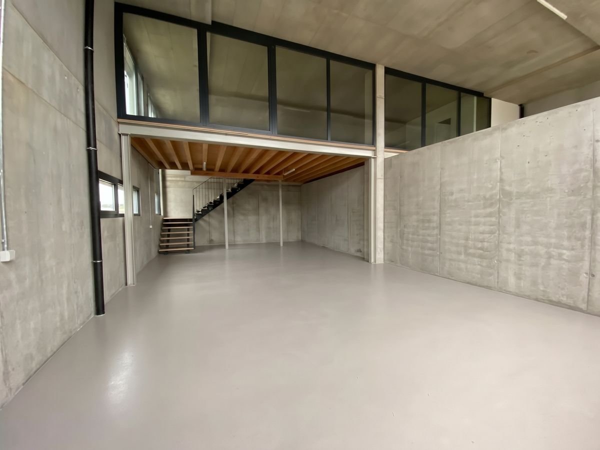 125m² industrial object, photo 4 sur 6