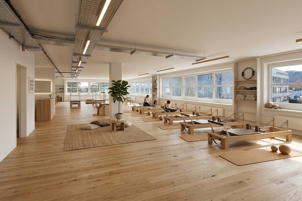 608m² office