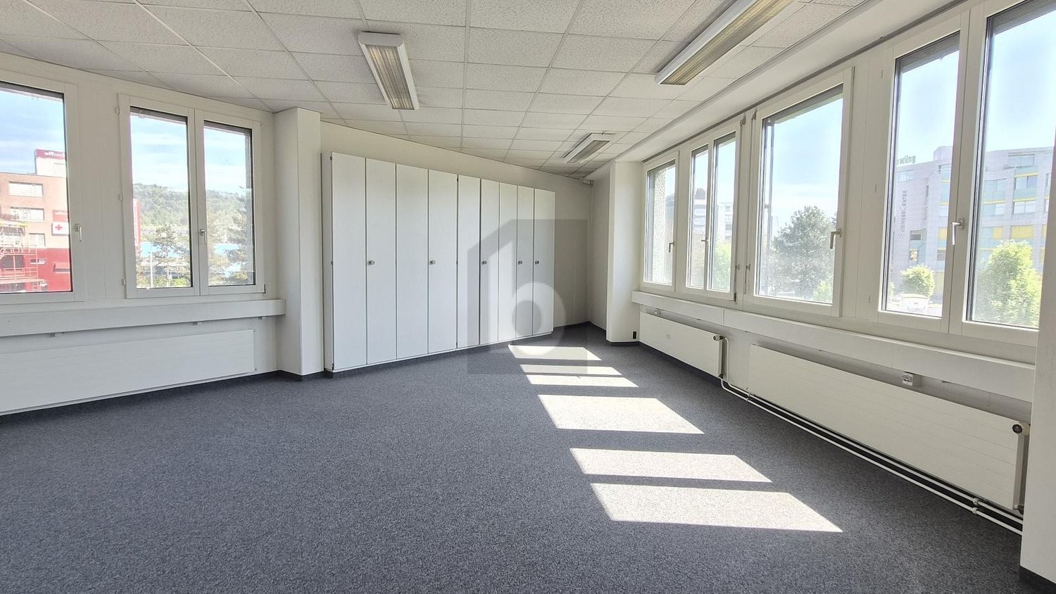 410m² office