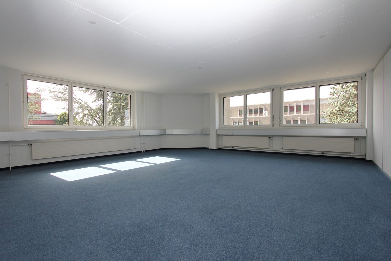 100m² office