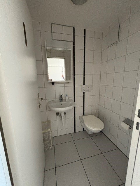 Commercial, foto 6 di 10