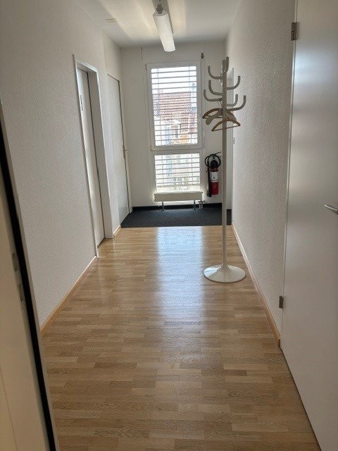 Commercial, foto 5 di 10
