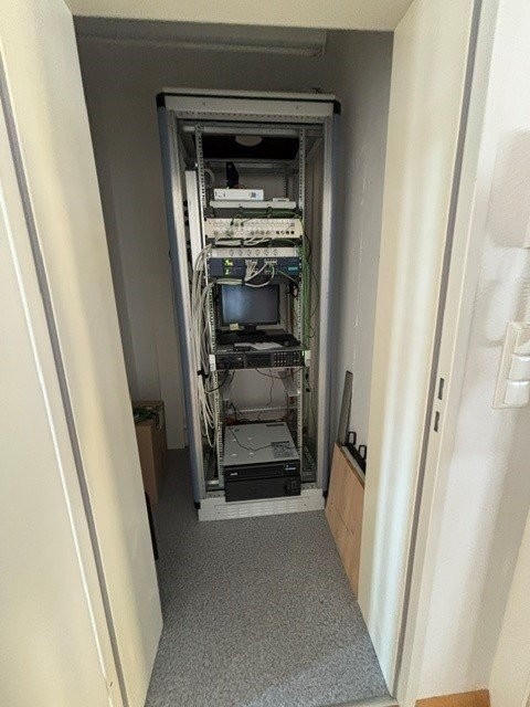Commercial, foto 9 di 10