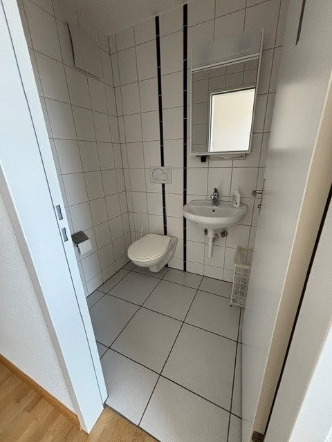 Commercial, foto 4 di 10