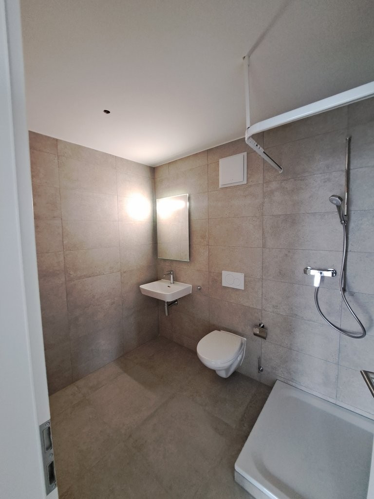84m² office