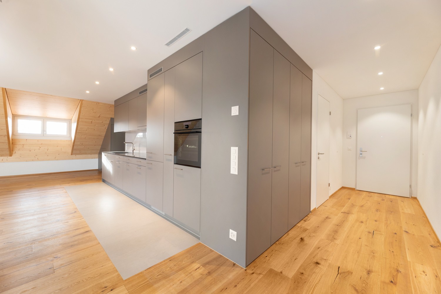 66m² commercial, photo 1 of 2