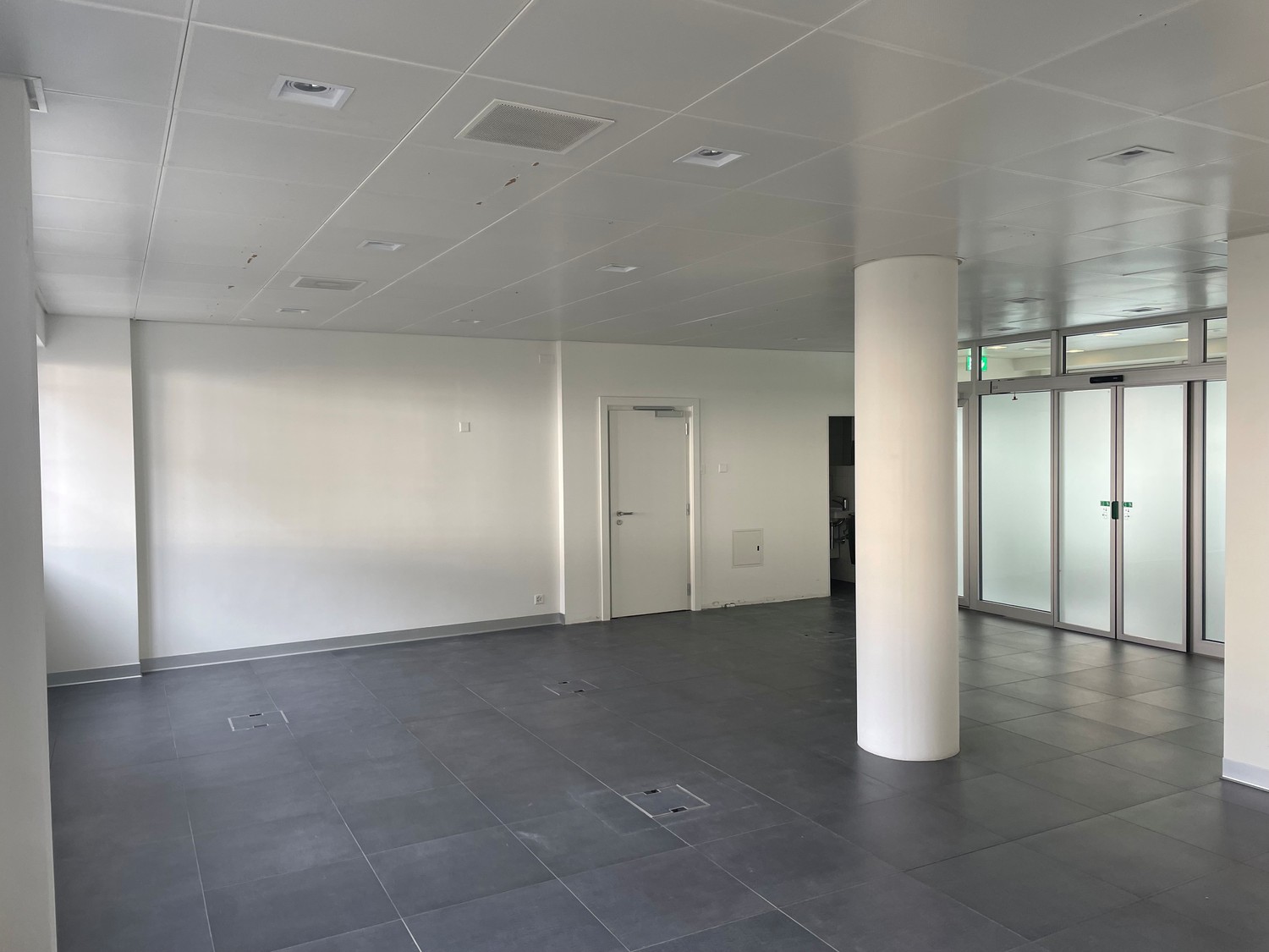 64m² commercial, Foto 1 von 5