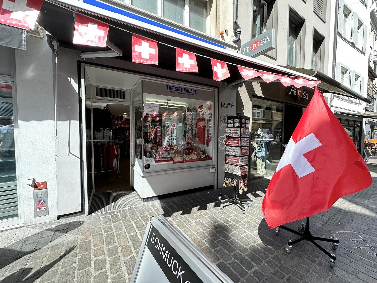 110m² shop