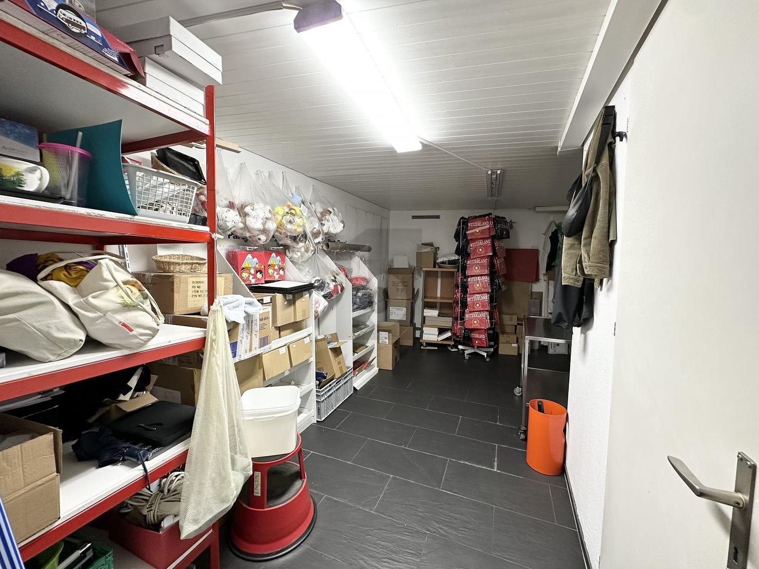 110m² shop
