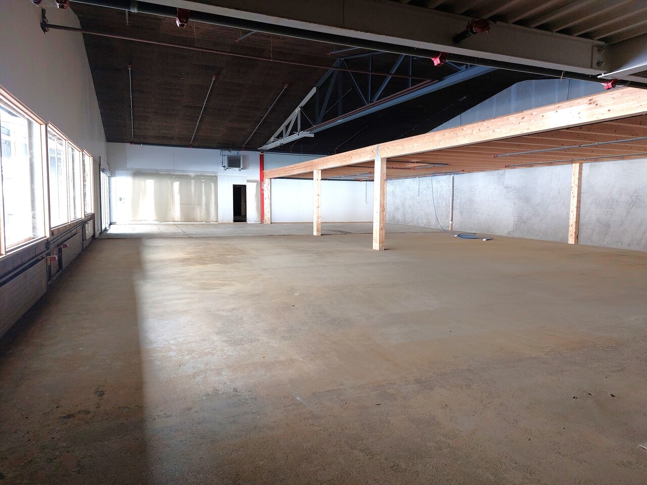 582m² commercial