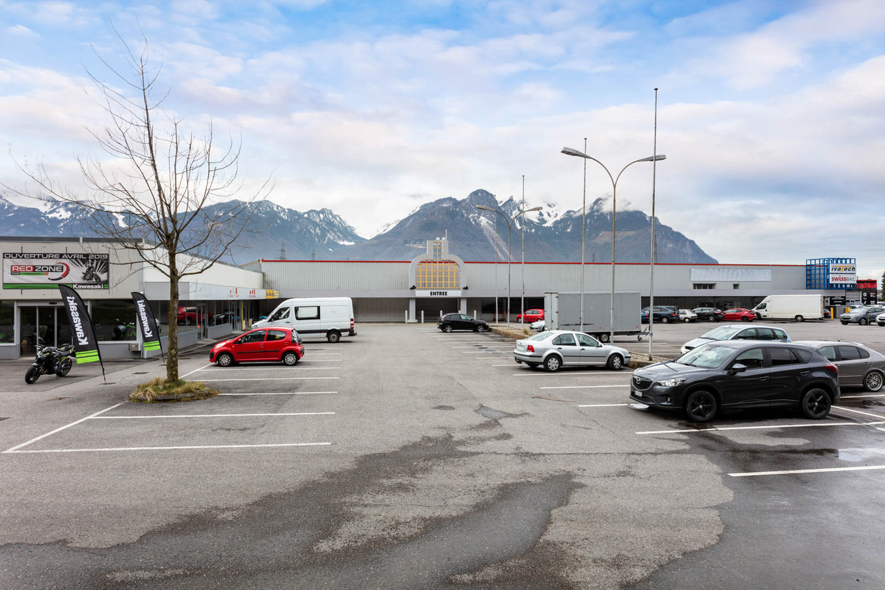 582m² commercial