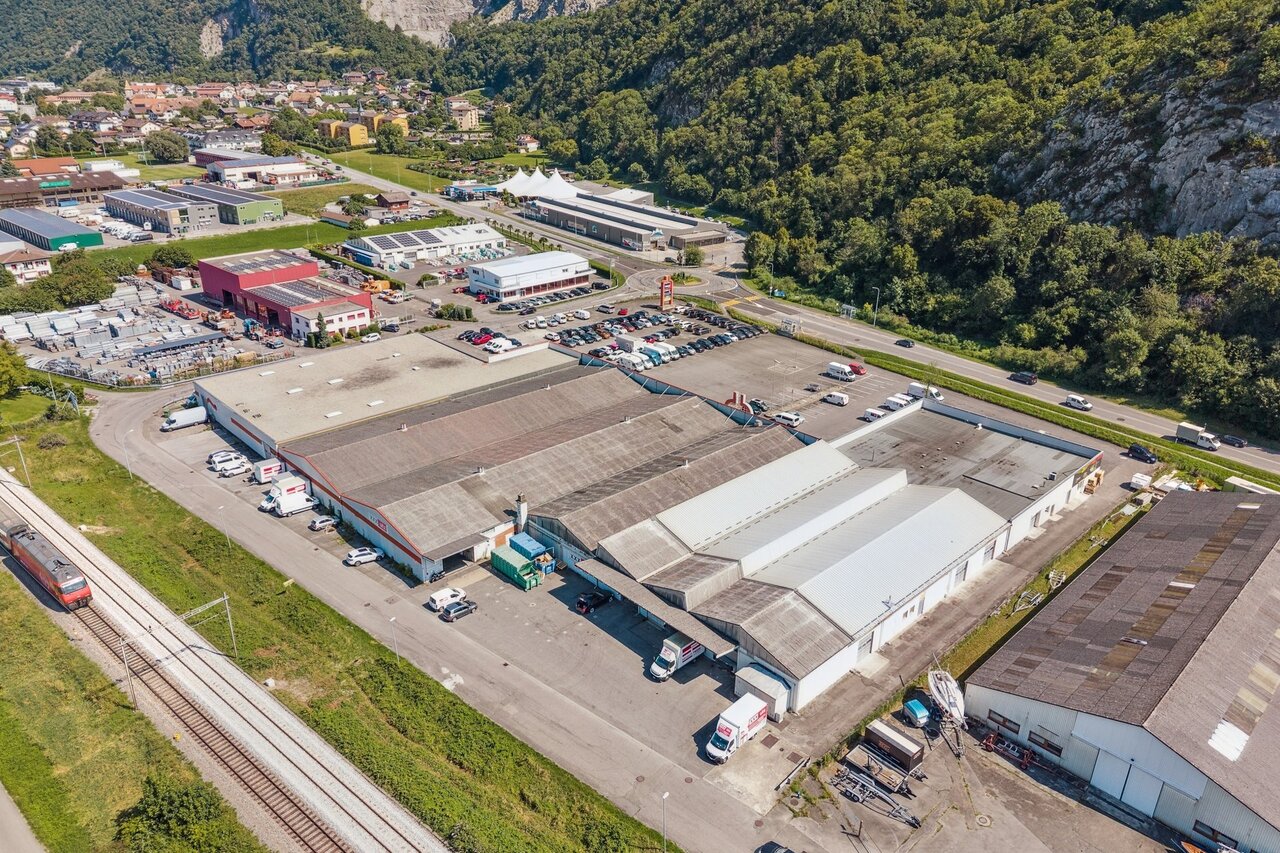 582m² commercial