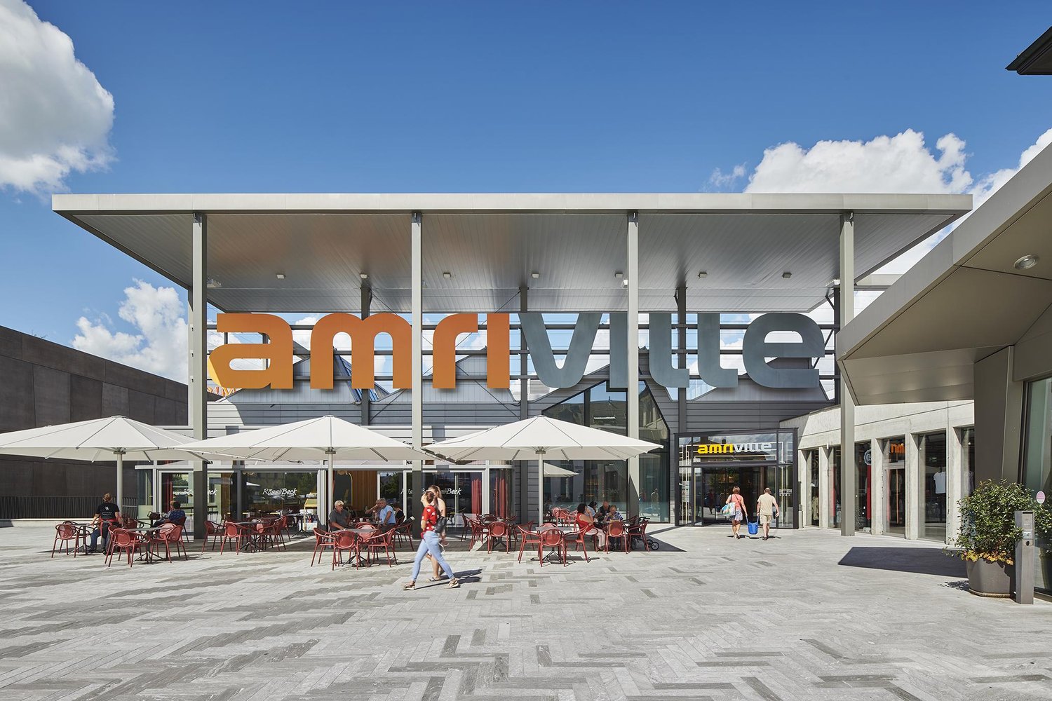 261m² commercial