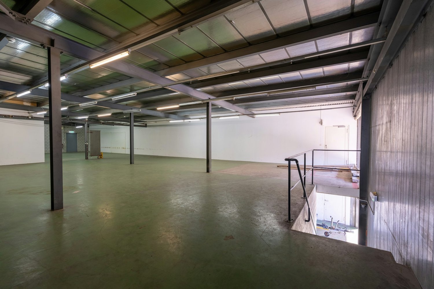 813m² commercial