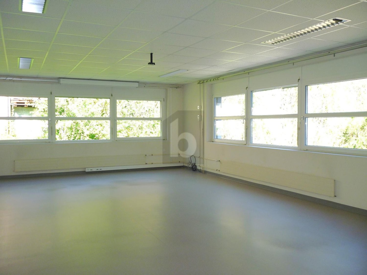 208m² Büro, Foto 3 von 4