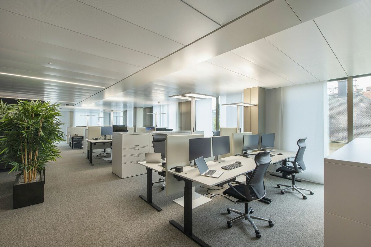 1124m² office