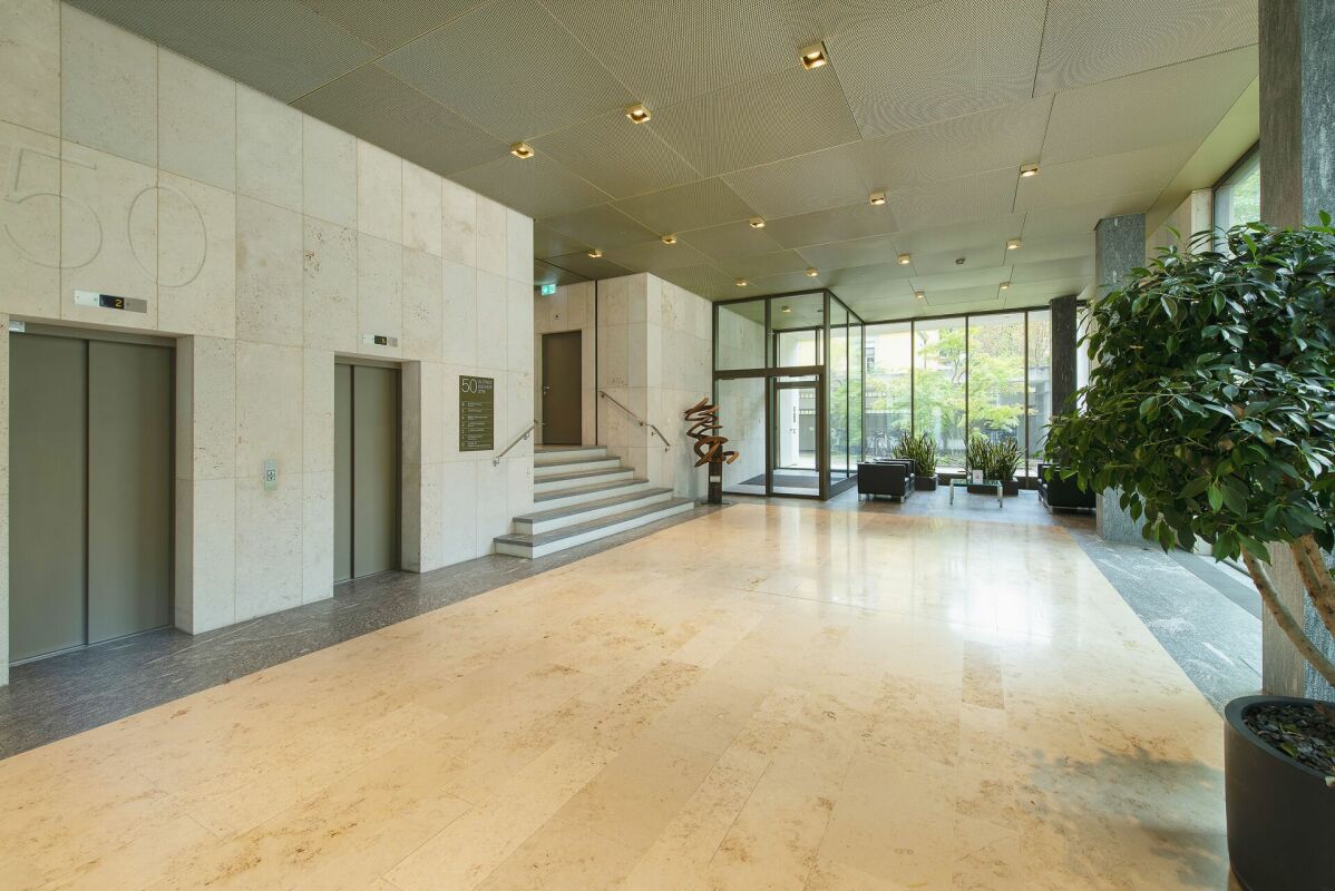1124m² office