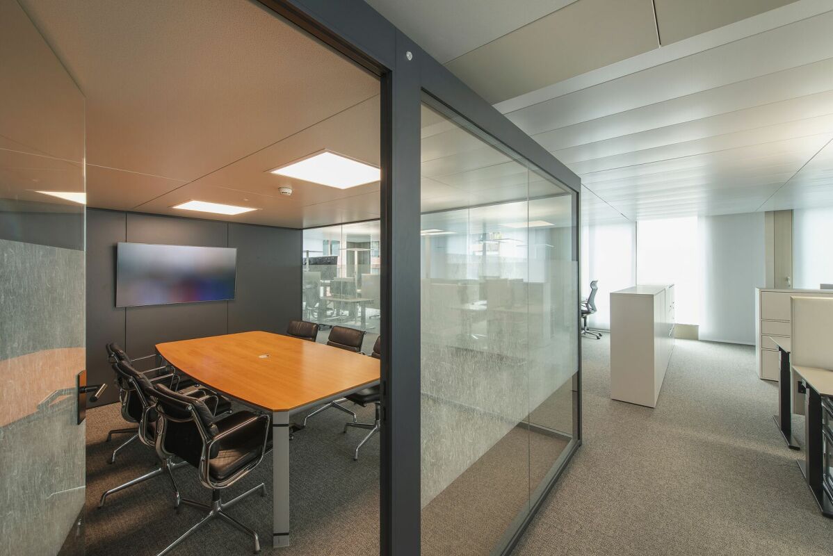 1124m² office