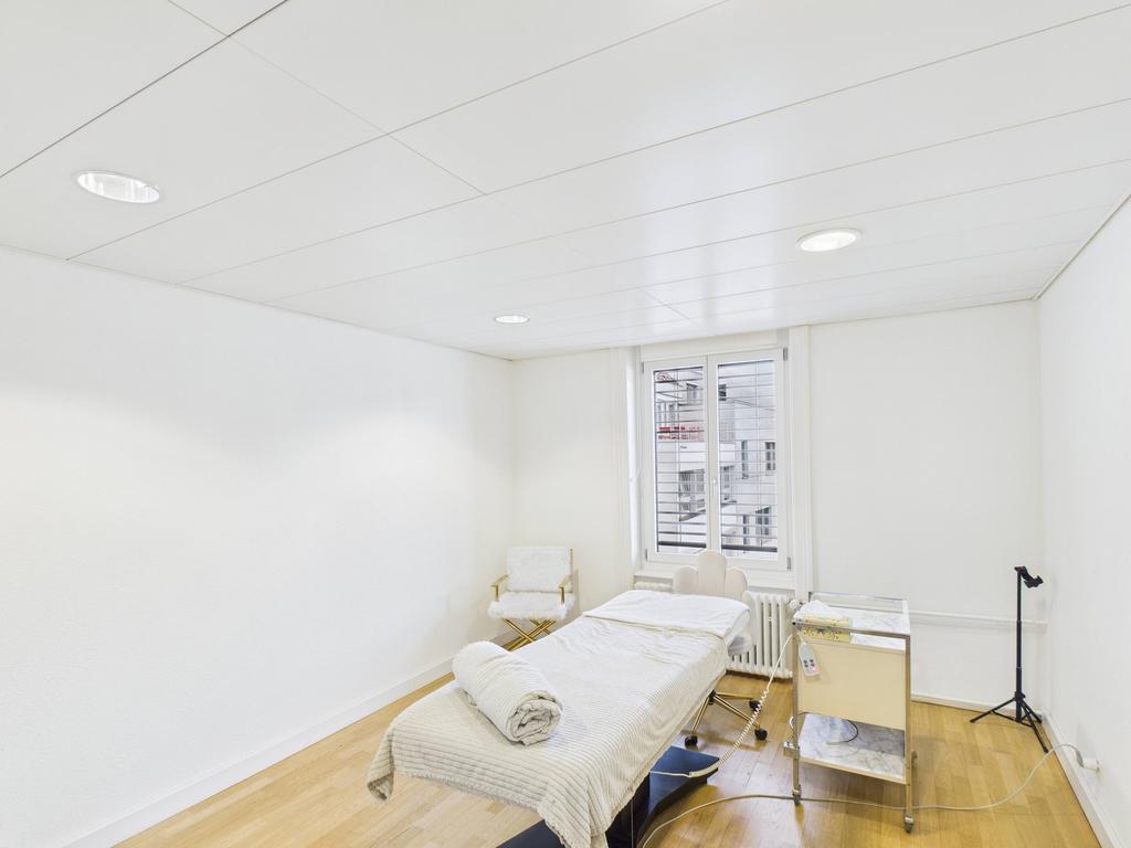 120m² office