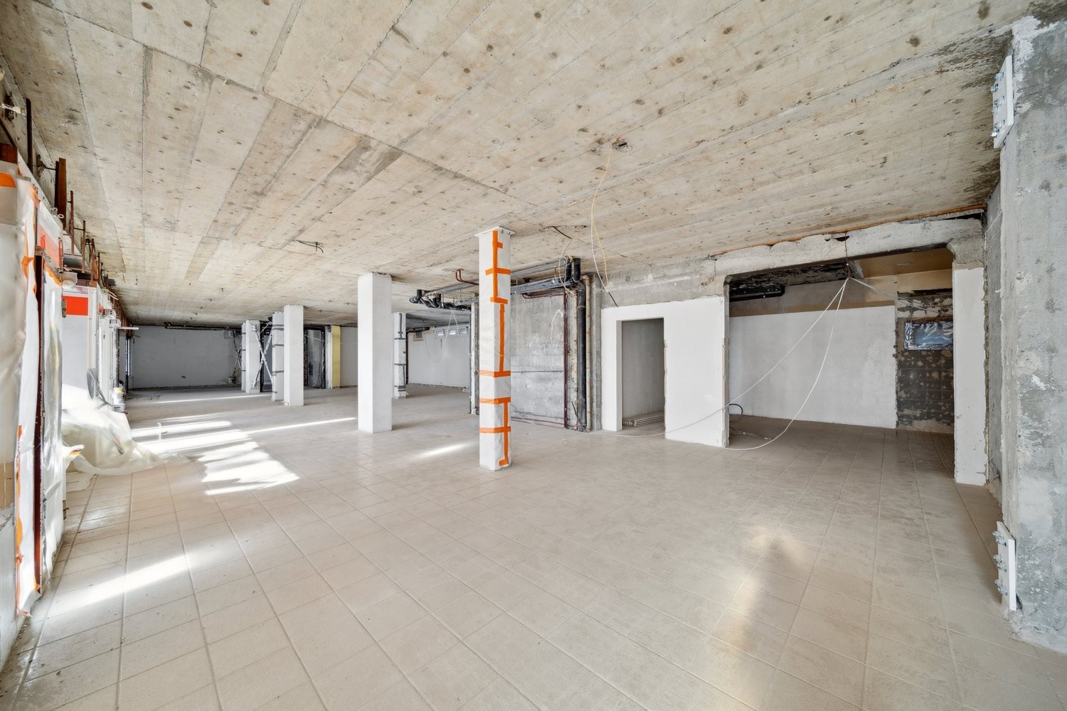 360m² Laden, Foto 3 von 5