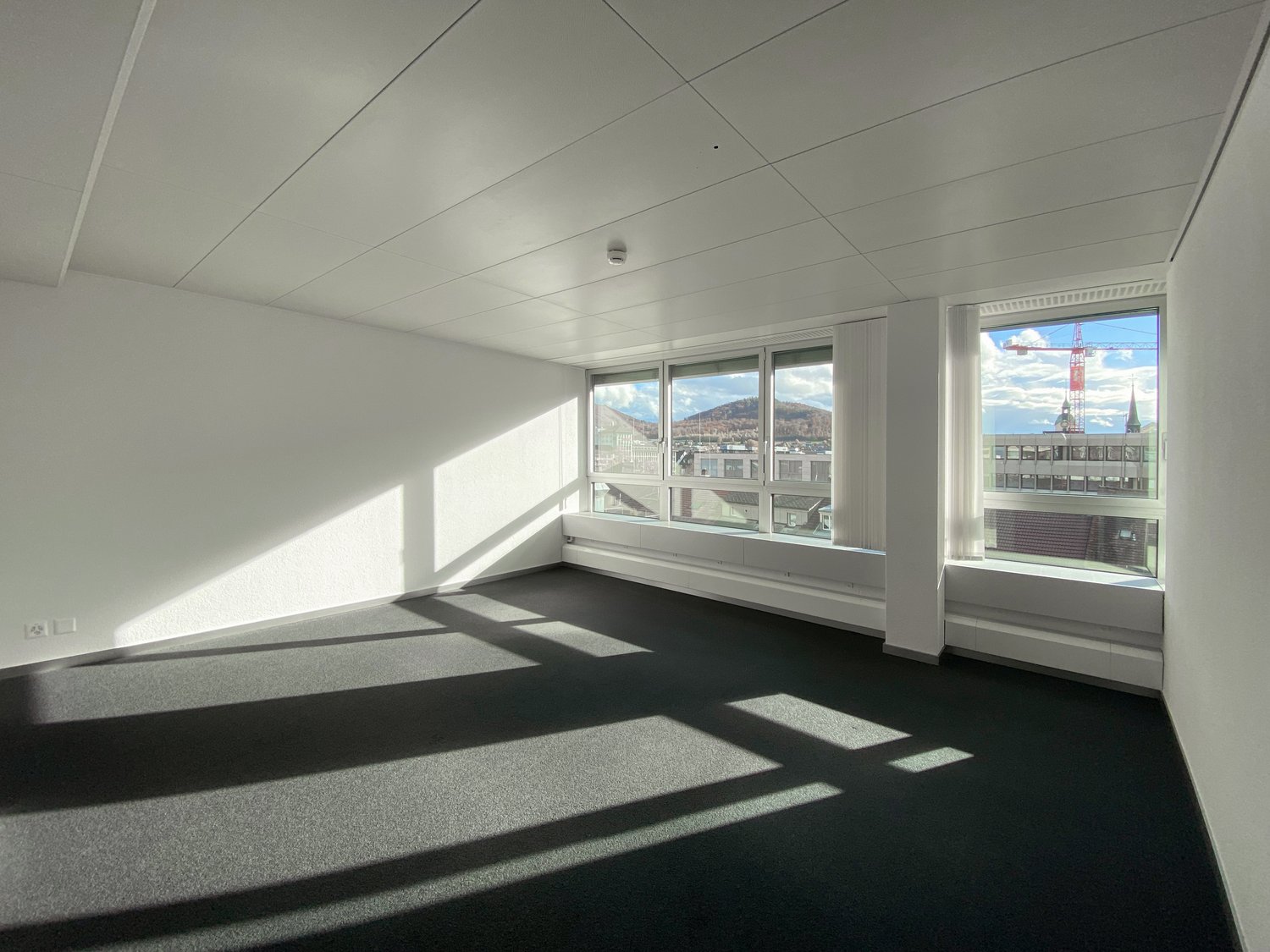 476m² office