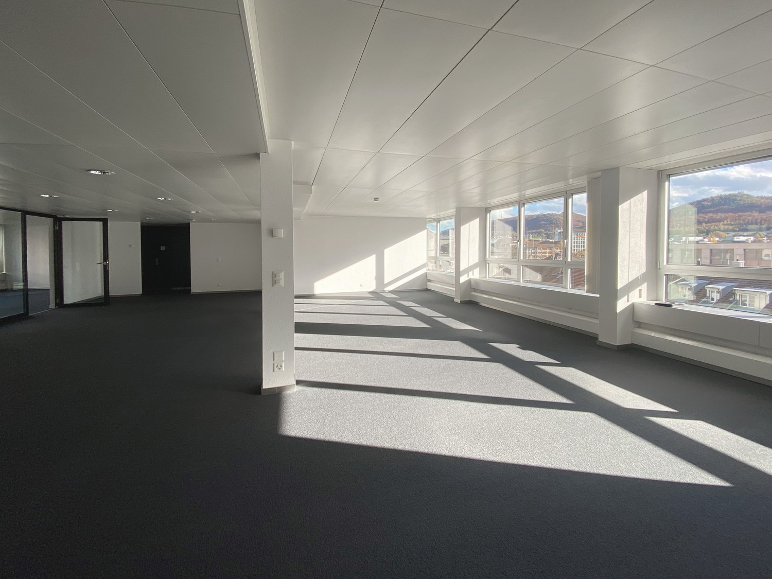 476m² office