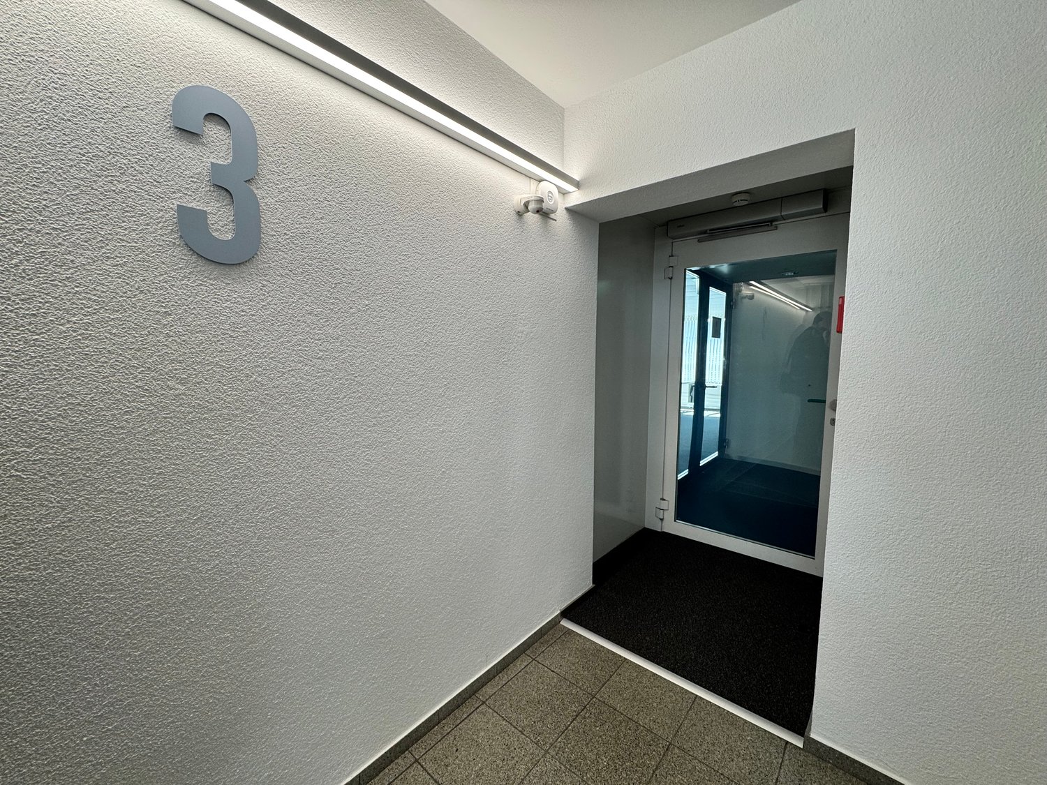 476m² office