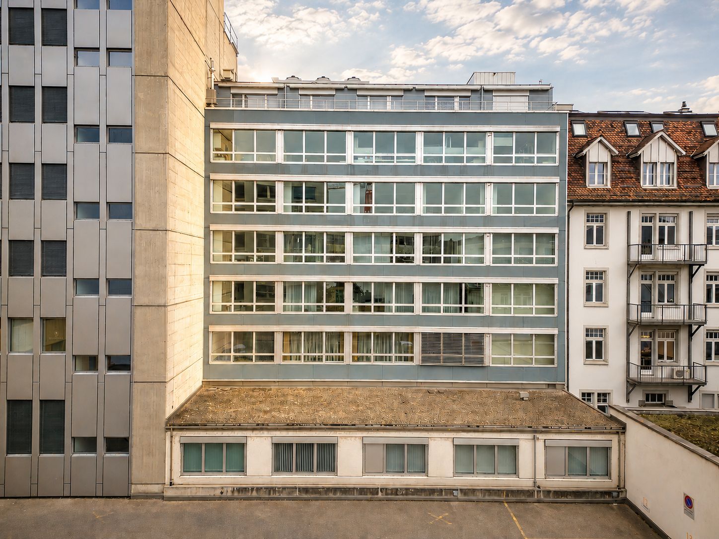 476m² office