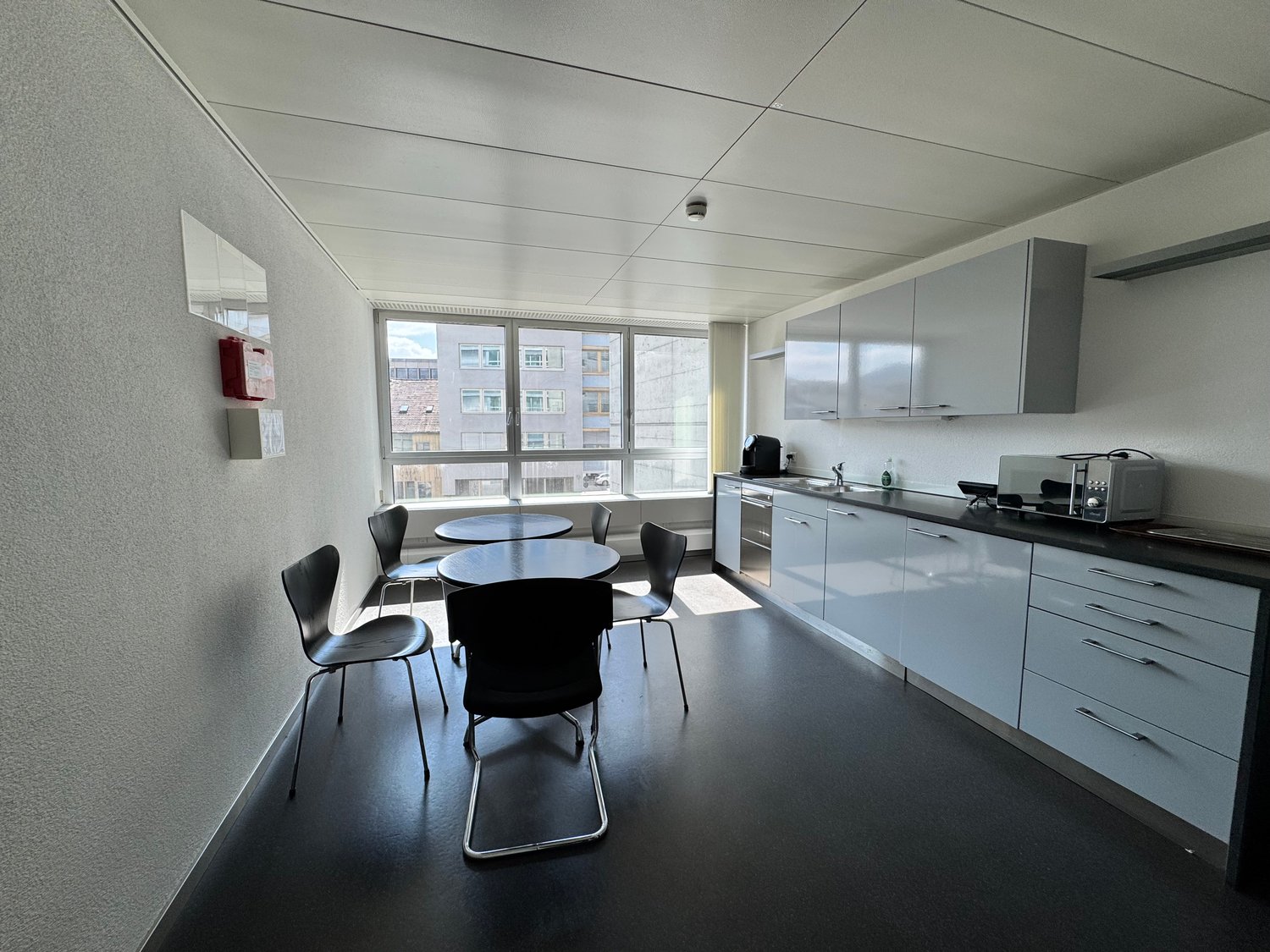 476m² office
