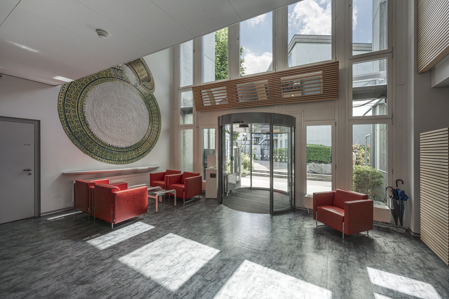 630m² office