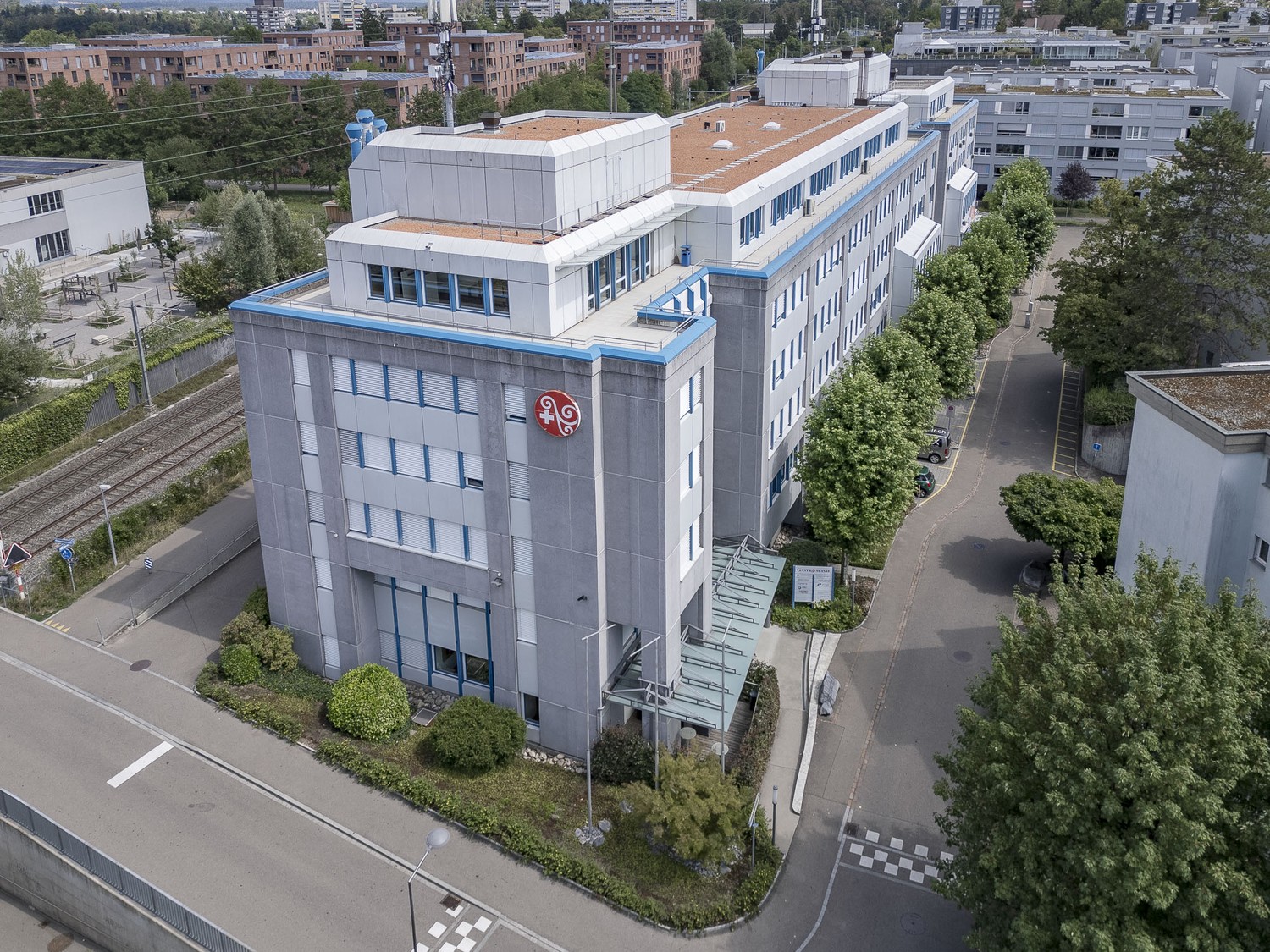630m² office