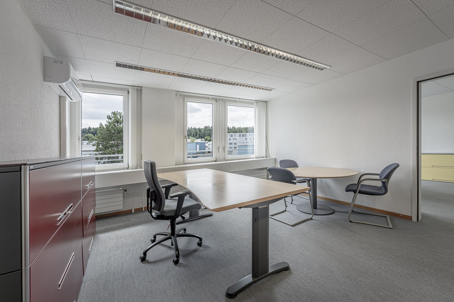 630m² office