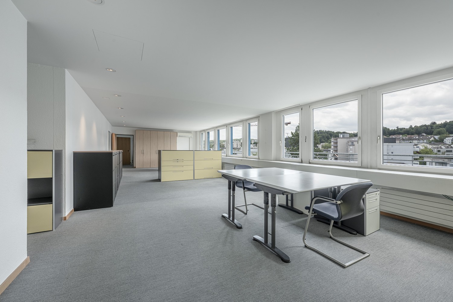 630m² office