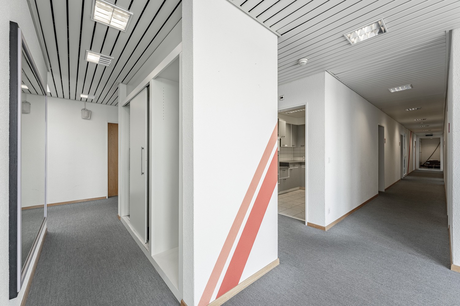 630m² office