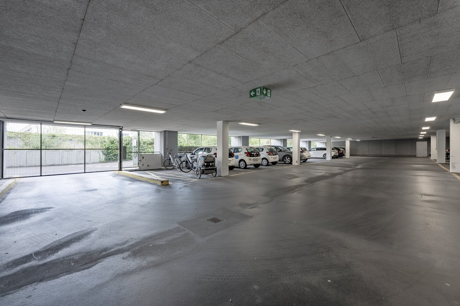 630m² office