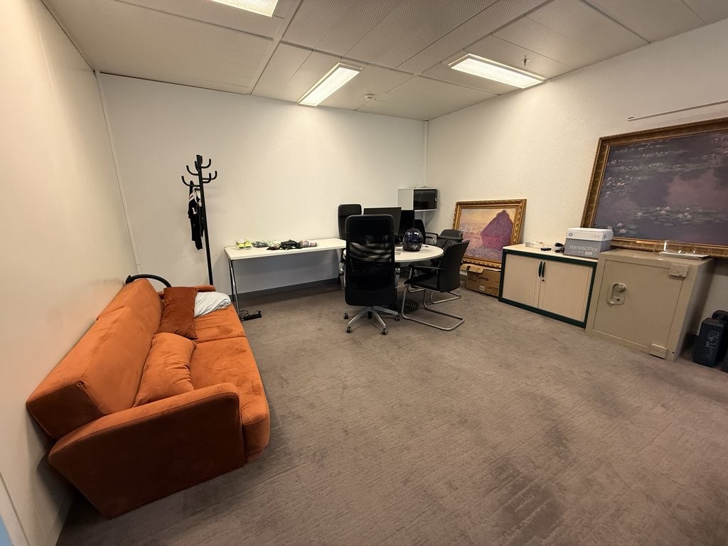 89m² Büro

Fläche von 89m2 im Geneva Business Center in Lancy

Gelegen 10 Minuten von der Autobahnausfahrt entfernt und 5 Minuten zu Fuss von der Tramhaltestelle "les Esserts"

Das Geneva Business Center bietet zahlreiche Dienstleistungen an, unter anderem Facility Management, Empfangs- und Postserv, Foto 5 von 6