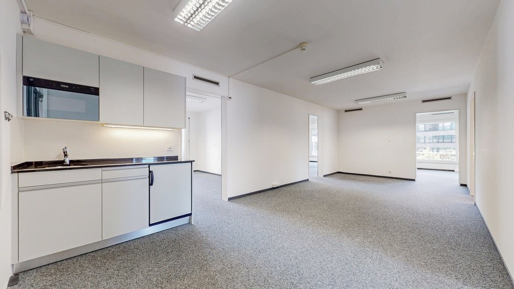 175m² office