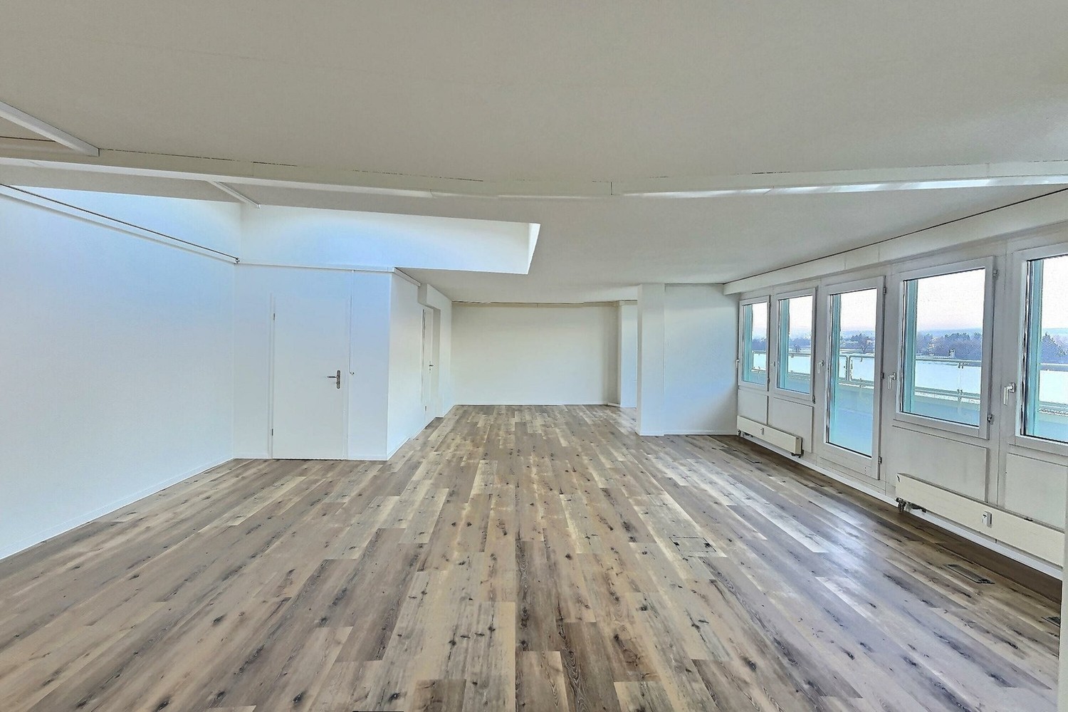 90m² office