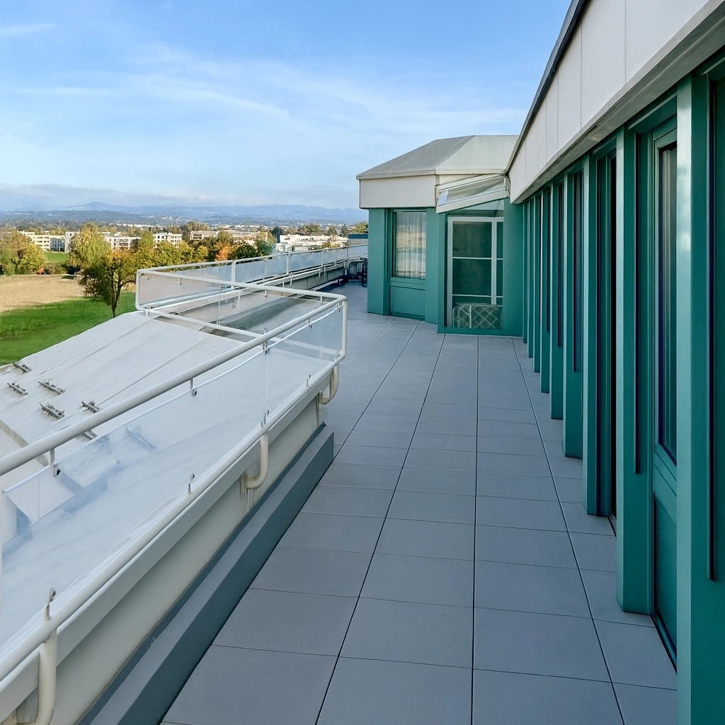 90m² office