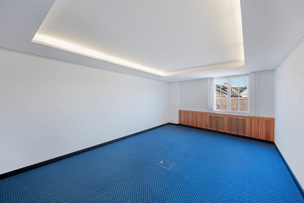 217m² office