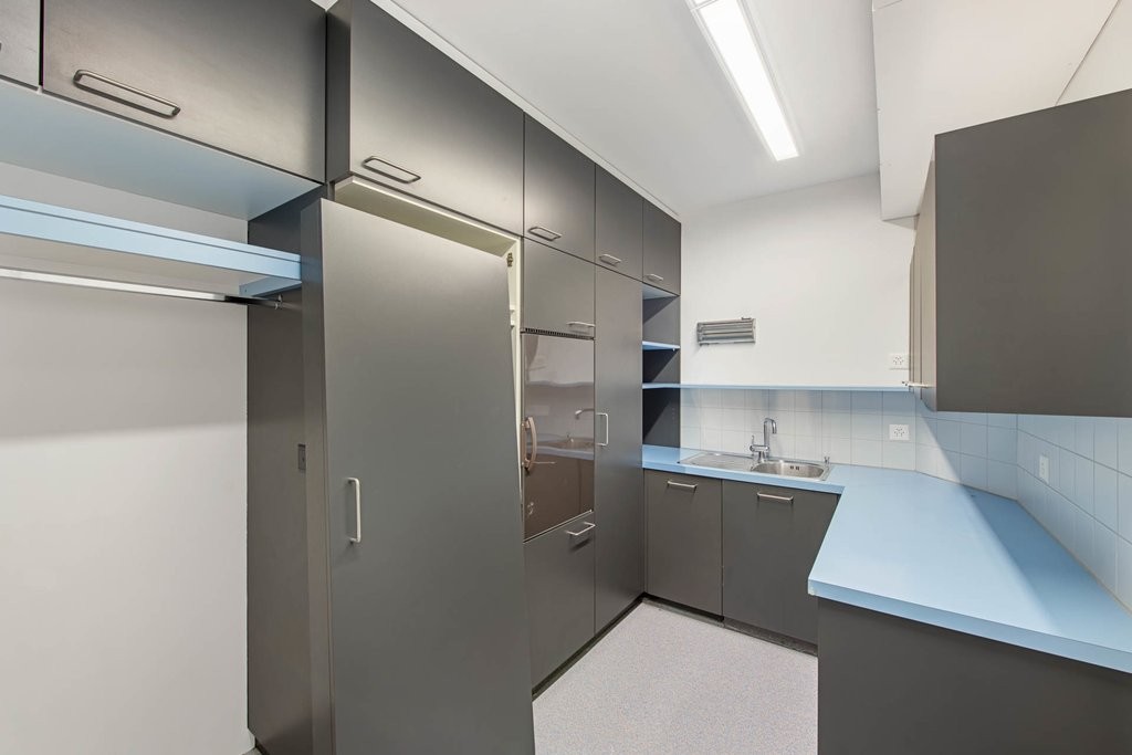 217m² office