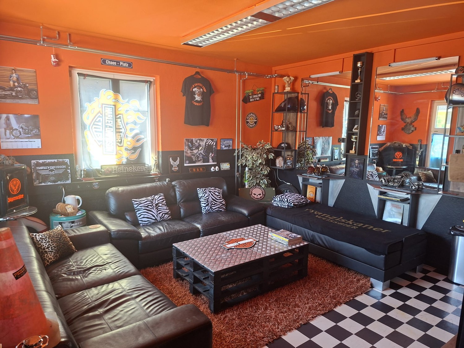 150m² commercial
