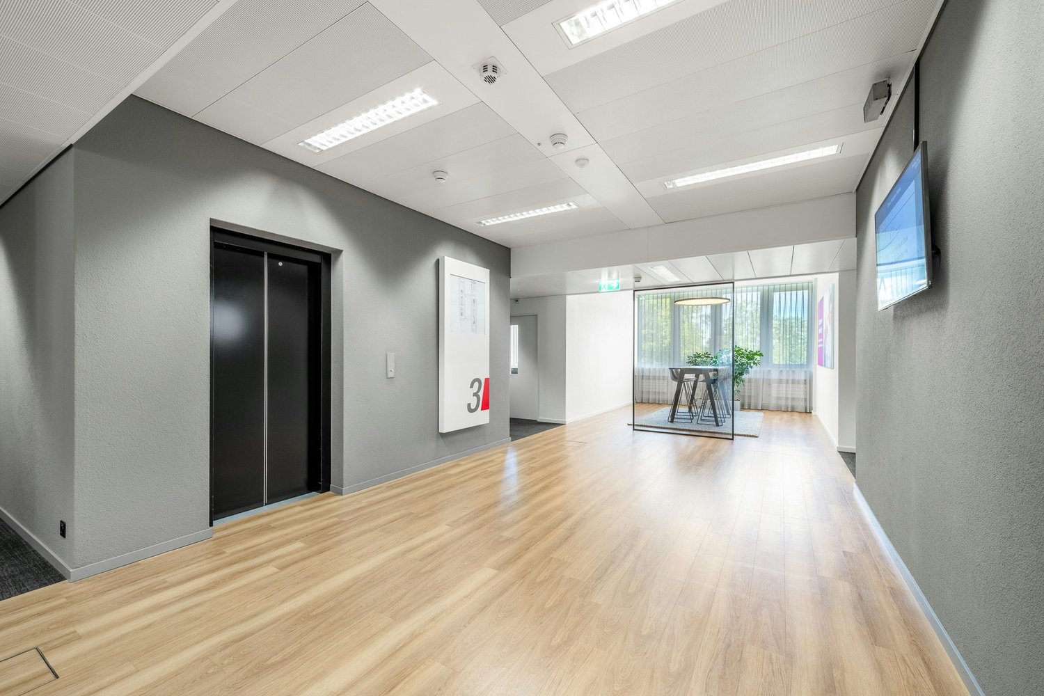 110m² office