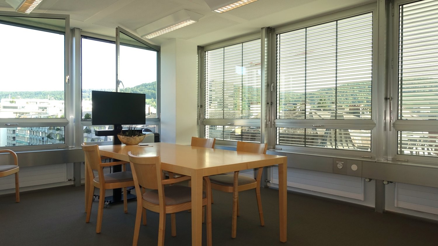 142m² office