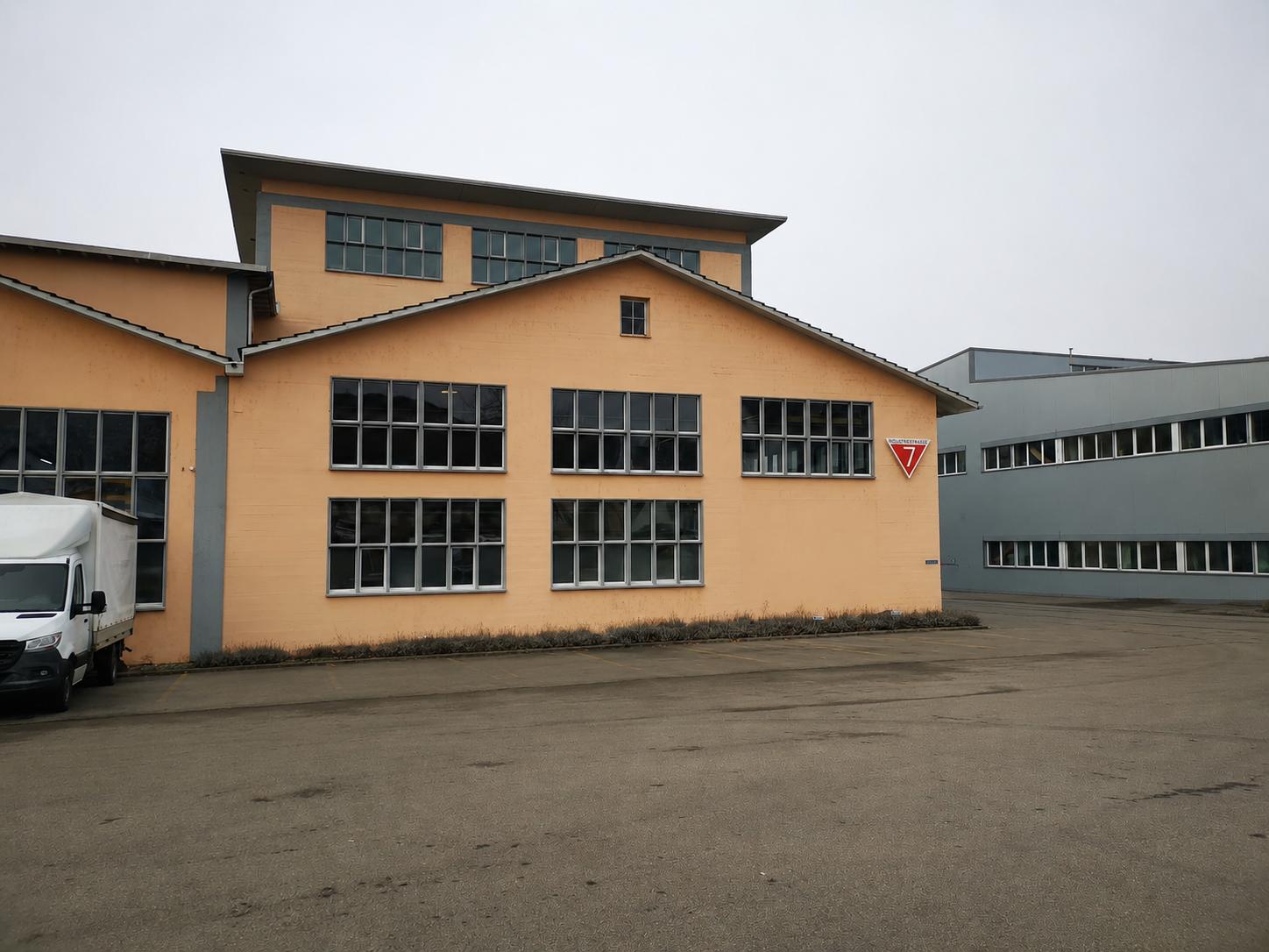 760m² commercial, Foto 1 von 10
