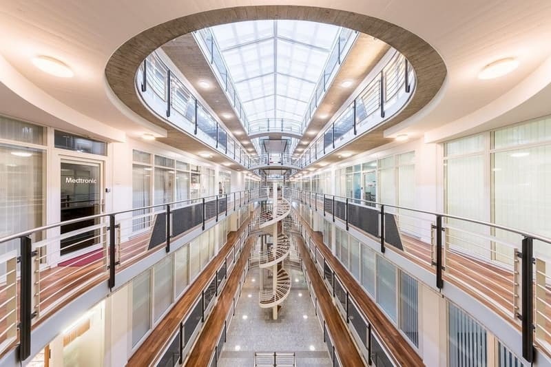 340m² office