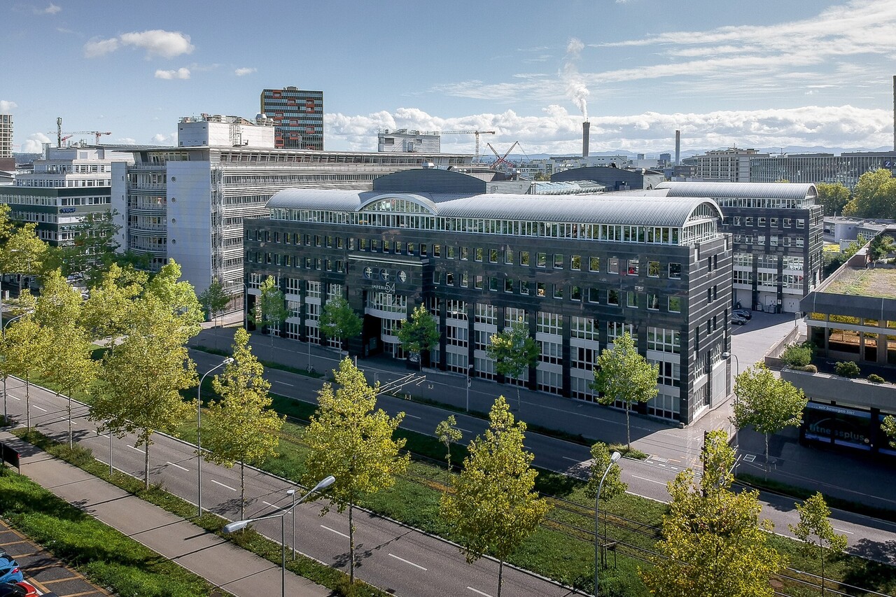 340m² office