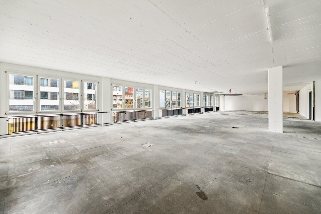 340m² office
